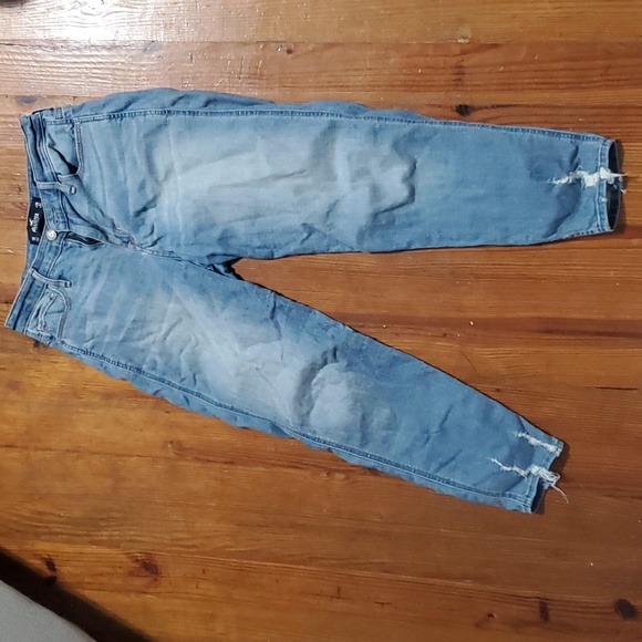 2/$5 Hollister High-Rise Mom Jean - Picture 3 of 5